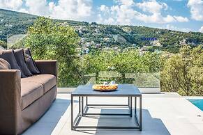 Villa Beyond the Horizon