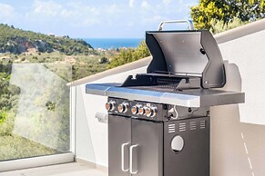 Villa Beyond the Horizon