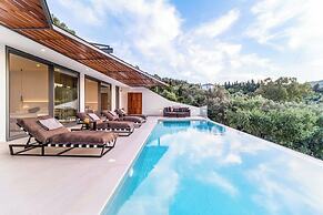 Villa Beyond the Horizon