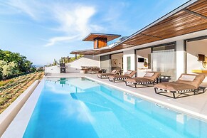 Villa Beyond the Horizon