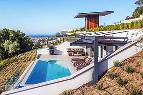 Villa Beyond the Horizon