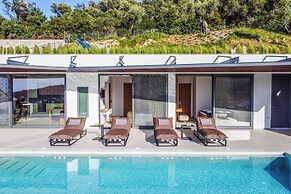 Villa Beyond the Horizon