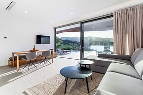 Villa Beyond the Horizon