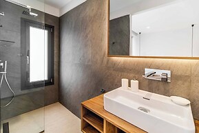 Villa Beyond the Horizon