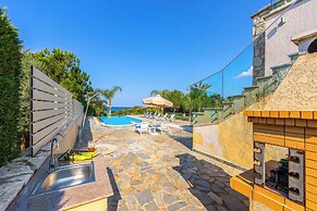 Harmonia Beach Villa