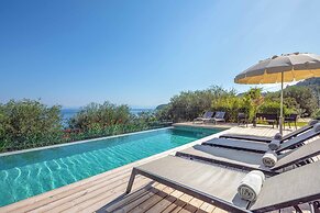 Villa Apanemia Mare