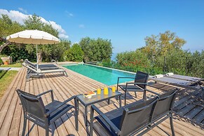 Villa Apanemia Mare