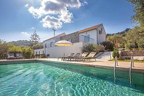 Villa Apanemia Mare