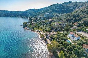 Villa Apanemia Mare