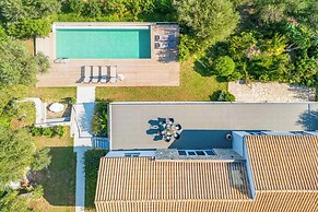 Villa Apanemia Mare