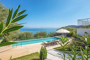 Villa Apanemia Mare