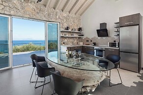 Villa Apanemia Mare