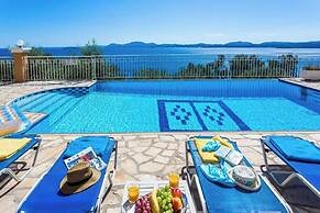 Villa Angela Nissaki