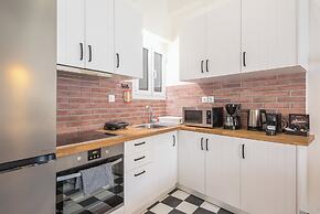 Quiet Embassy Suite by Cloudkeys