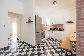 Quiet Embassy Suite by Cloudkeys