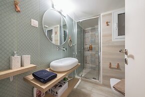 Quiet Embassy Suite by Cloudkeys