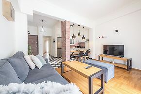 Quiet Embassy Suite by Cloudkeys