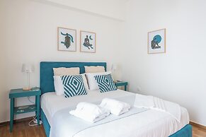 Quiet Embassy Suite by Cloudkeys