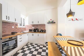 Quiet Embassy Suite by Cloudkeys