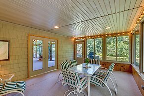 Pennsylvania Cabin Hideaway: Hot Tub & Deck!