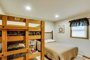 Pennsylvania Cabin Hideaway: Hot Tub & Deck!