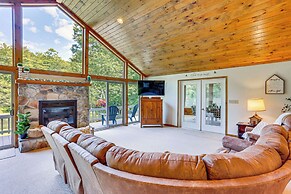 Pennsylvania Cabin Hideaway: Hot Tub & Deck!