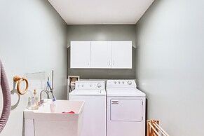 Pennsylvania Cabin Hideaway: Hot Tub & Deck!