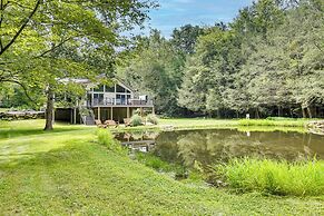 Pennsylvania Cabin Hideaway: Hot Tub & Deck!