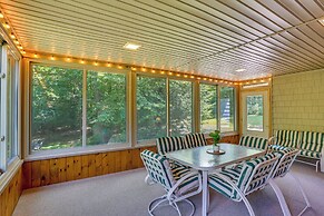 Pennsylvania Cabin Hideaway: Hot Tub & Deck!