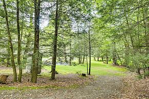 Pennsylvania Cabin Hideaway: Hot Tub & Deck!