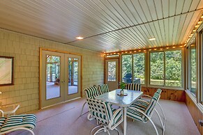 Pennsylvania Cabin Hideaway: Hot Tub & Deck!