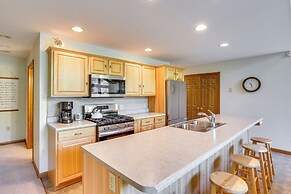 Pennsylvania Cabin Hideaway: Hot Tub & Deck!