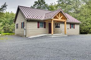 Pennsylvania Cabin Hideaway: Hot Tub & Deck!