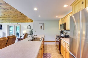 Pennsylvania Cabin Hideaway: Hot Tub & Deck!