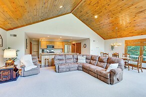 Pennsylvania Cabin Hideaway: Hot Tub & Deck!