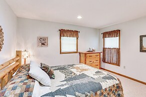 Pennsylvania Cabin Hideaway: Hot Tub & Deck!