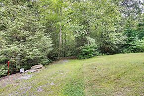 Pennsylvania Cabin Hideaway: Hot Tub & Deck!