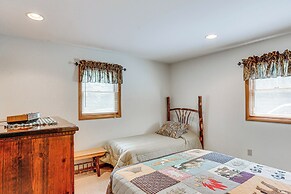 Pennsylvania Cabin Hideaway: Hot Tub & Deck!