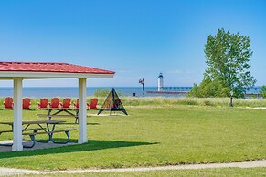 Cozy Manistee Home w/ Grill, Walk to Lake Michigan