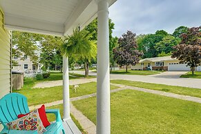 Cozy Manistee Home w/ Grill, Walk to Lake Michigan