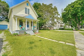 Cozy Manistee Home w/ Grill, Walk to Lake Michigan