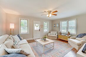 Cozy Manistee Home w/ Grill, Walk to Lake Michigan