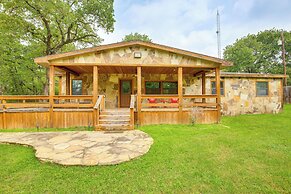 Deck & Fire Pit: Unique Pottsboro Haven