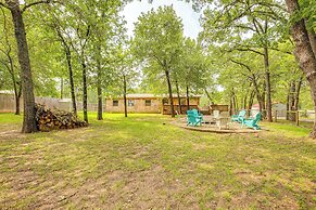 Deck & Fire Pit: Unique Pottsboro Haven