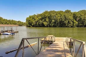 Riverfront Cottage Near Rock Island State Park