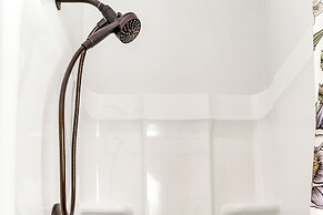 Riverfront Cottage Near Rock Island State Park