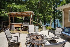 Riverfront Cottage Near Rock Island State Park