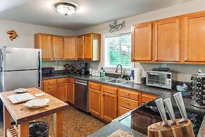 Riverfront Cottage Near Rock Island State Park