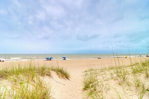 Oceanfront Carolina Beach Condo, Steps to Shore!