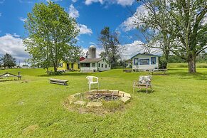 Honesdale Cabin on 110-acre Farm: Pets Welcome!